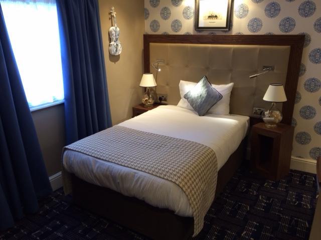 The Crown Wetherspoon Hotel วุร์สเตอร์ ภายนอก รูปภาพ