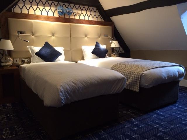 The Crown Wetherspoon Hotel วุร์สเตอร์ ภายนอก รูปภาพ
